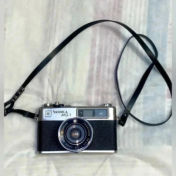 YASHICA MG-1 camera. Vintage - Picture 1 of 6